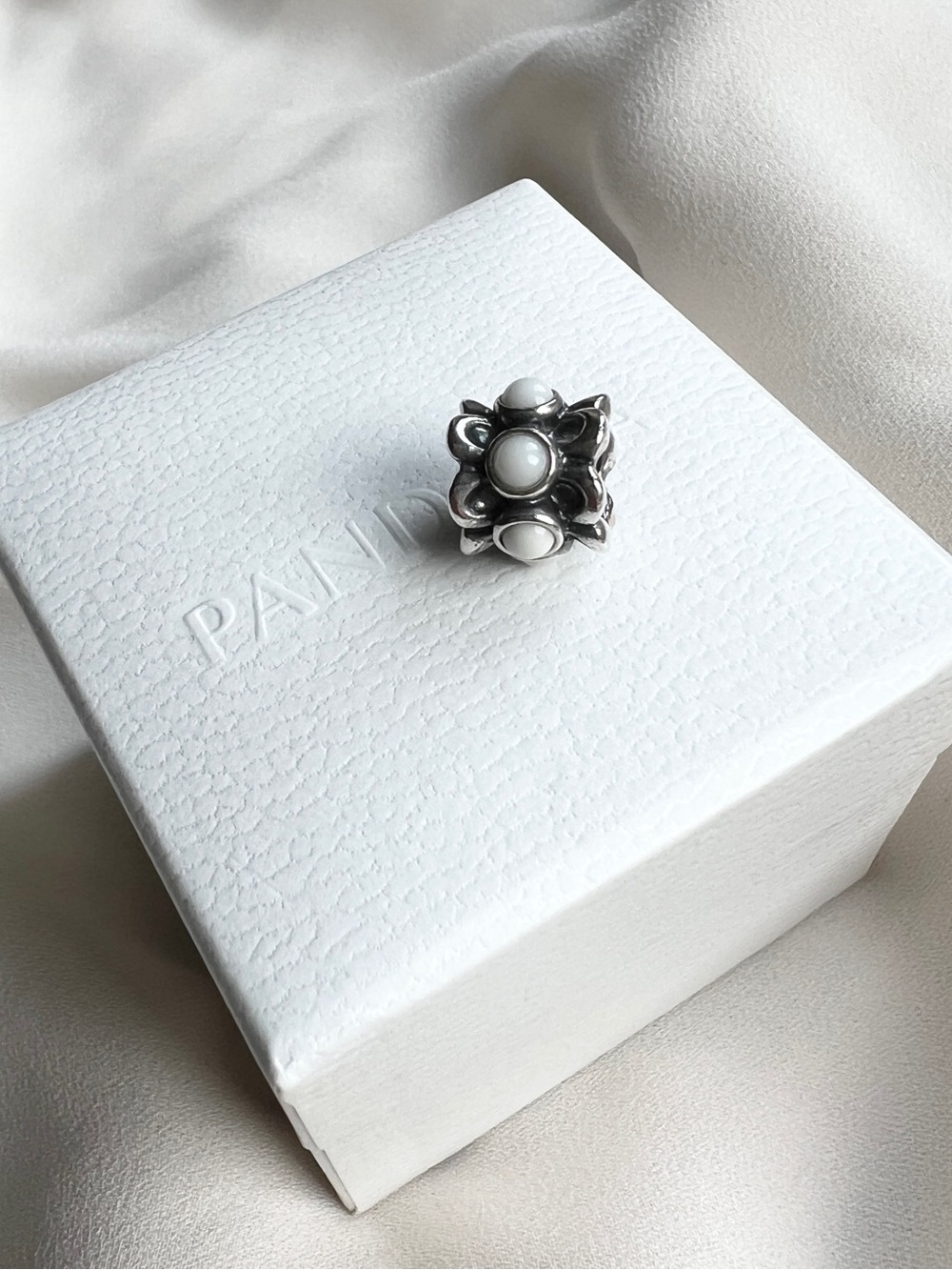 PANDORA FORGET ME NOT CHARM WHITE AGATE FLOWER CHARM